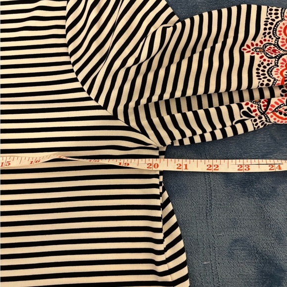 Chico's Black and White Boxy Blouse with 3/4 Sleeves - Picture 4 of 8